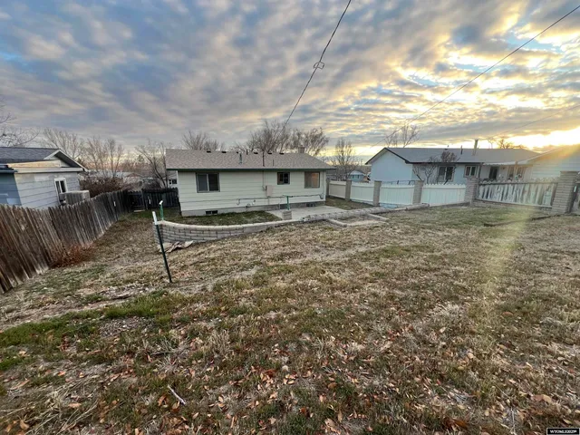 $238,500 | 212 Kinnikinnick Drive, Riverton, WY 82501