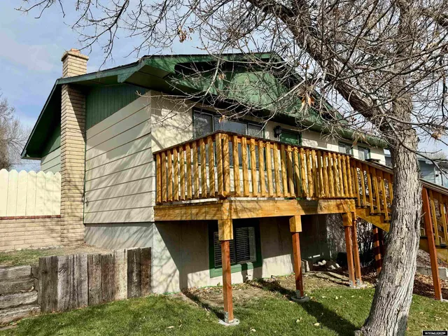 $238,500 | 212 Kinnikinnick Drive, Riverton, WY 82501