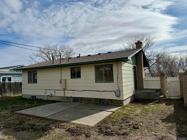 $238,500 | 212 Kinnikinnick Drive, Riverton, WY 82501