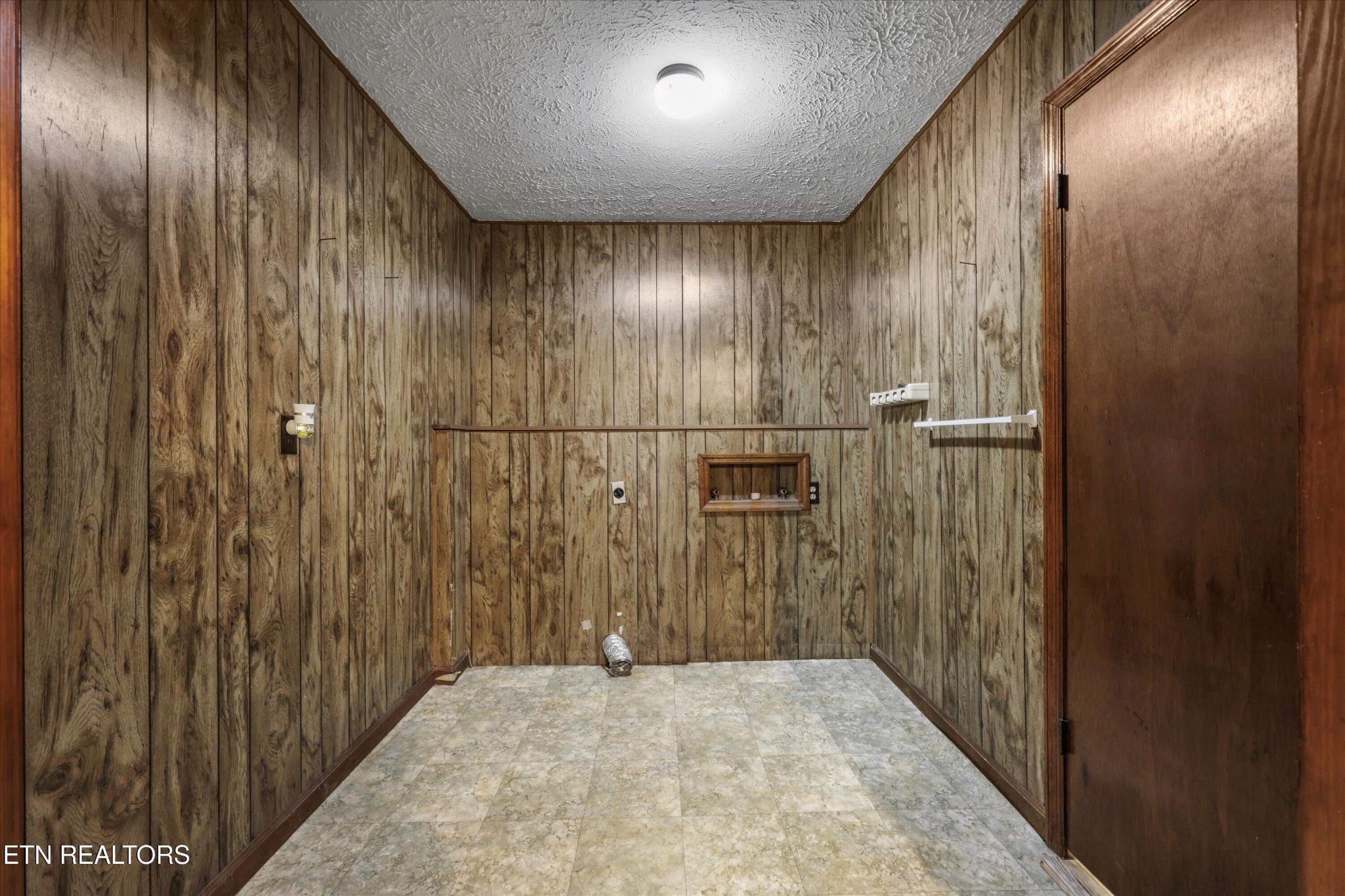 47 Paint Rock Ferry Road Kingston, TN 37763 - Photo 23 of 38 a view of hallway with elevator