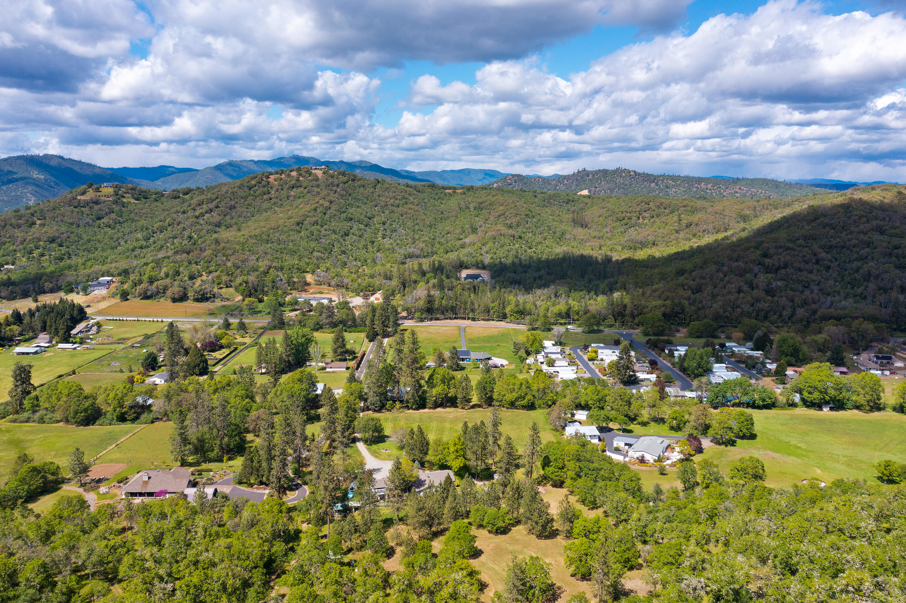 7065 Old Stage Road Central Point, OR 97502 - Photo 30 of 35 DRONE (6 of 14)