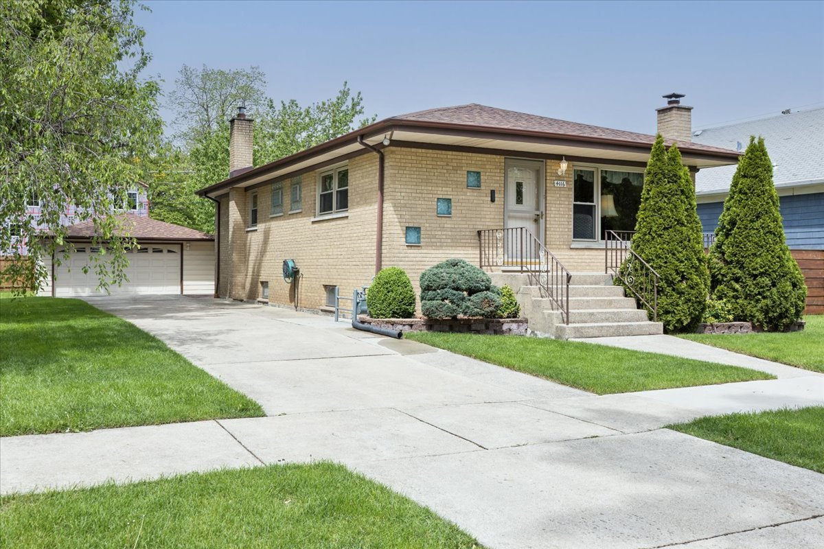 4116 Raymond Avenue Brookfield, IL 60513 - Photo 1 of 23