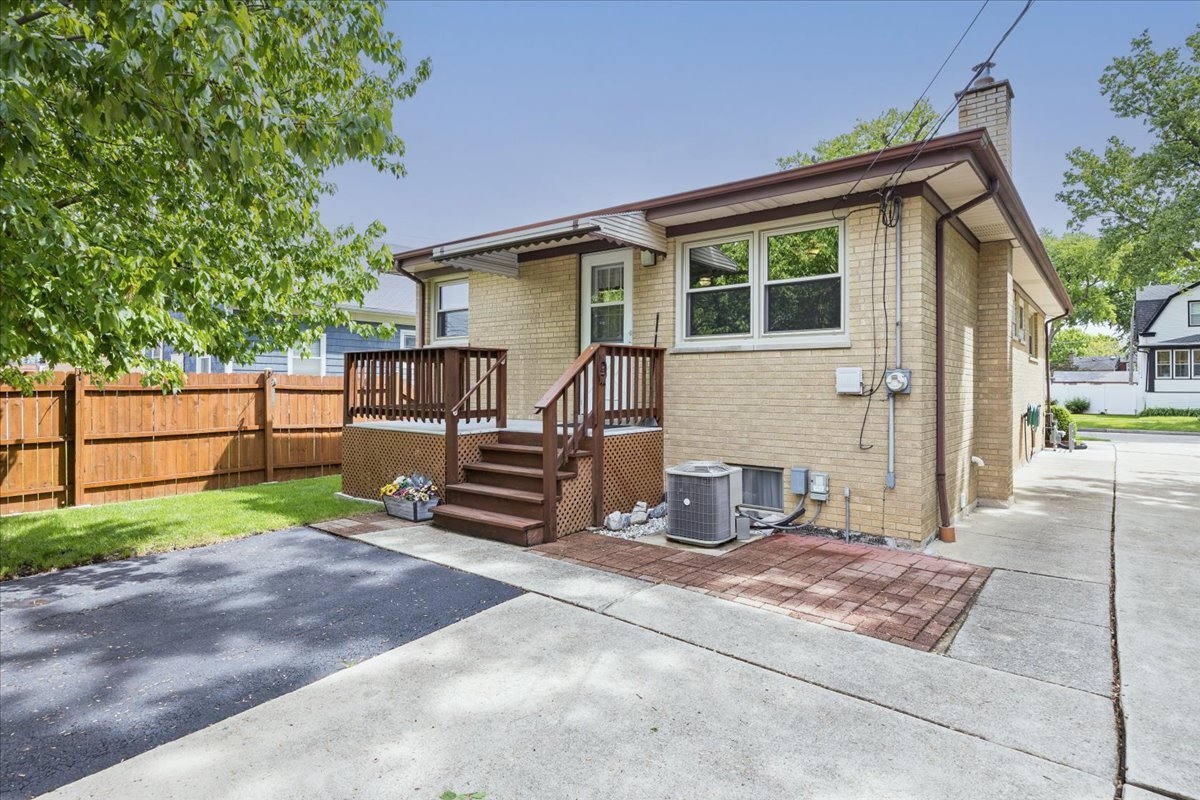 4116 Raymond Avenue Brookfield, IL 60513 - Photo 18 of 23
