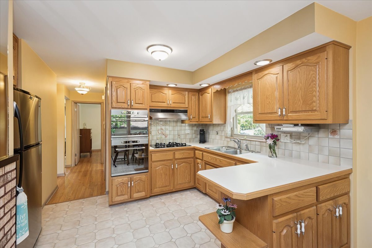 4116 Raymond Avenue Brookfield, IL 60513 - Photo 4 of 23