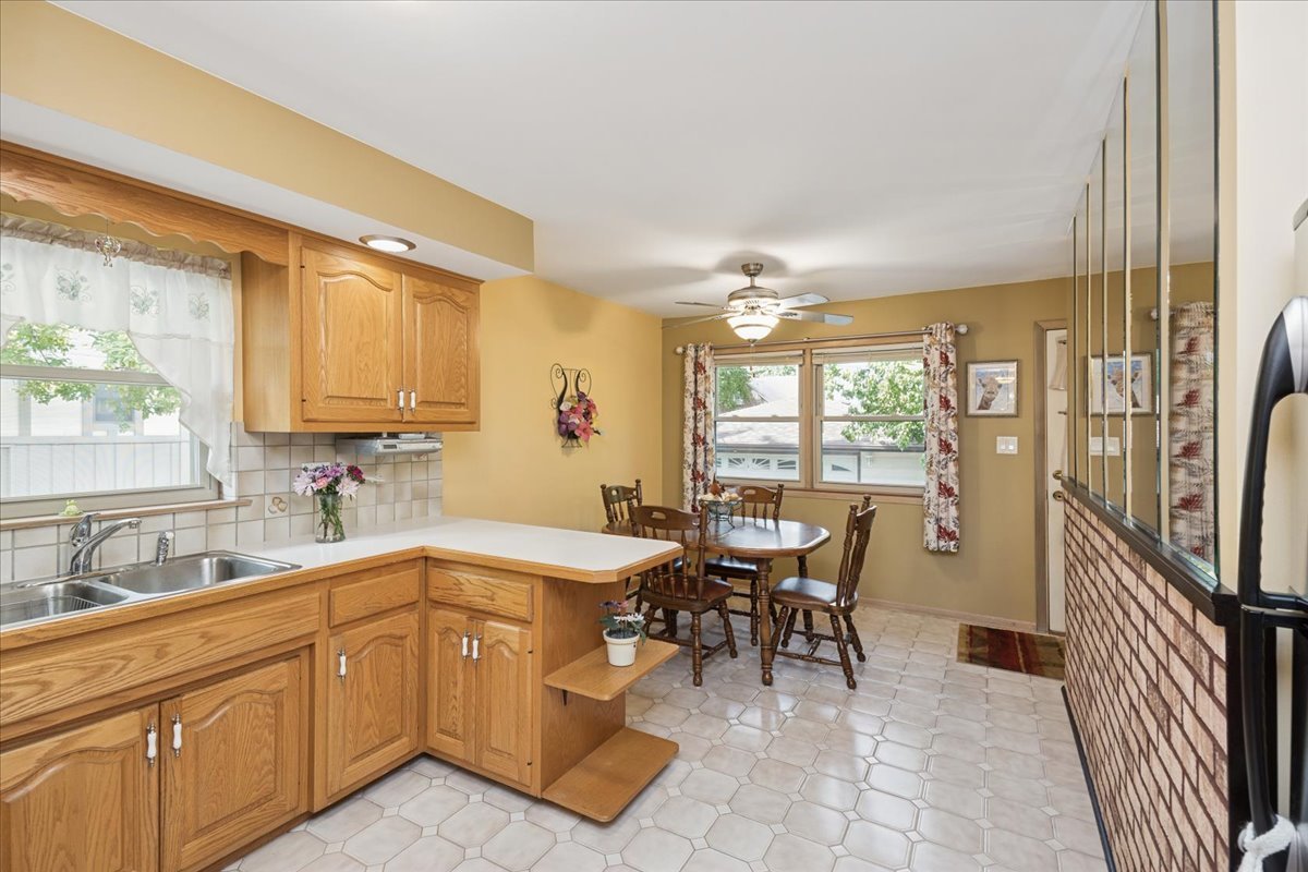 4116 Raymond Avenue Brookfield, IL 60513 - Photo 5 of 23