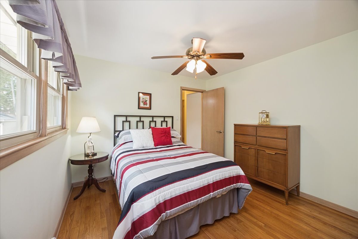 4116 Raymond Avenue Brookfield, IL 60513 - Photo 9 of 23