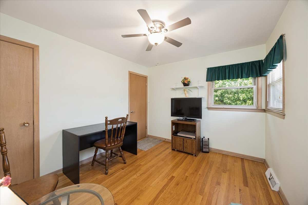 4116 Raymond Avenue Brookfield, IL 60513 - Photo 10 of 23