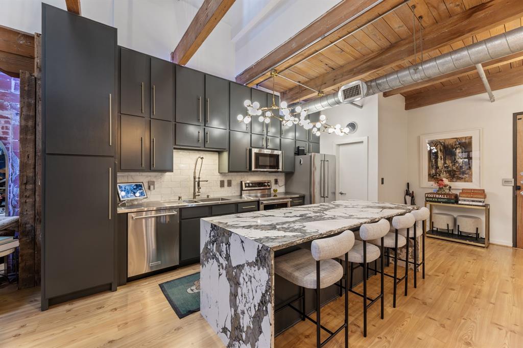 509 Elm Street, Unit 601 Dallas, TX 75202 - Photo 16 of 37 a kitchen with a table and chairs in it