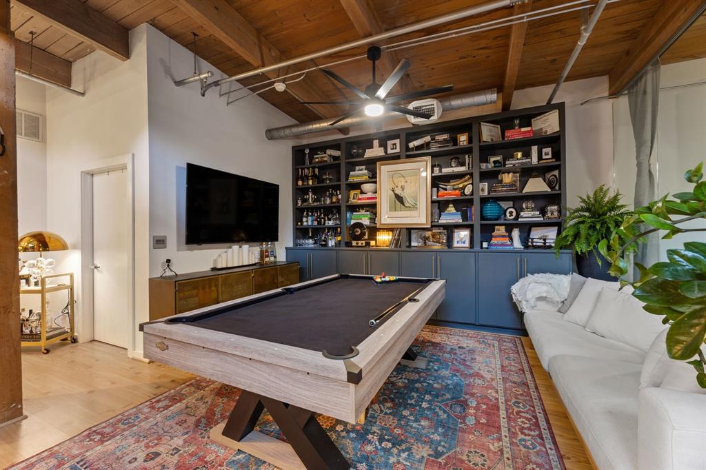 509 Elm Street, Unit 601 Dallas, TX 75202 - Photo 21 of 37 a living room with furniture and a flat screen tv