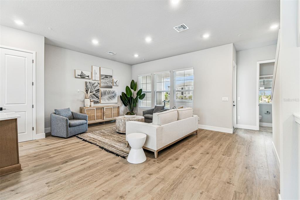 7236 Sutton Lane Sarasota, FL 34240 - Photo 17 of 46