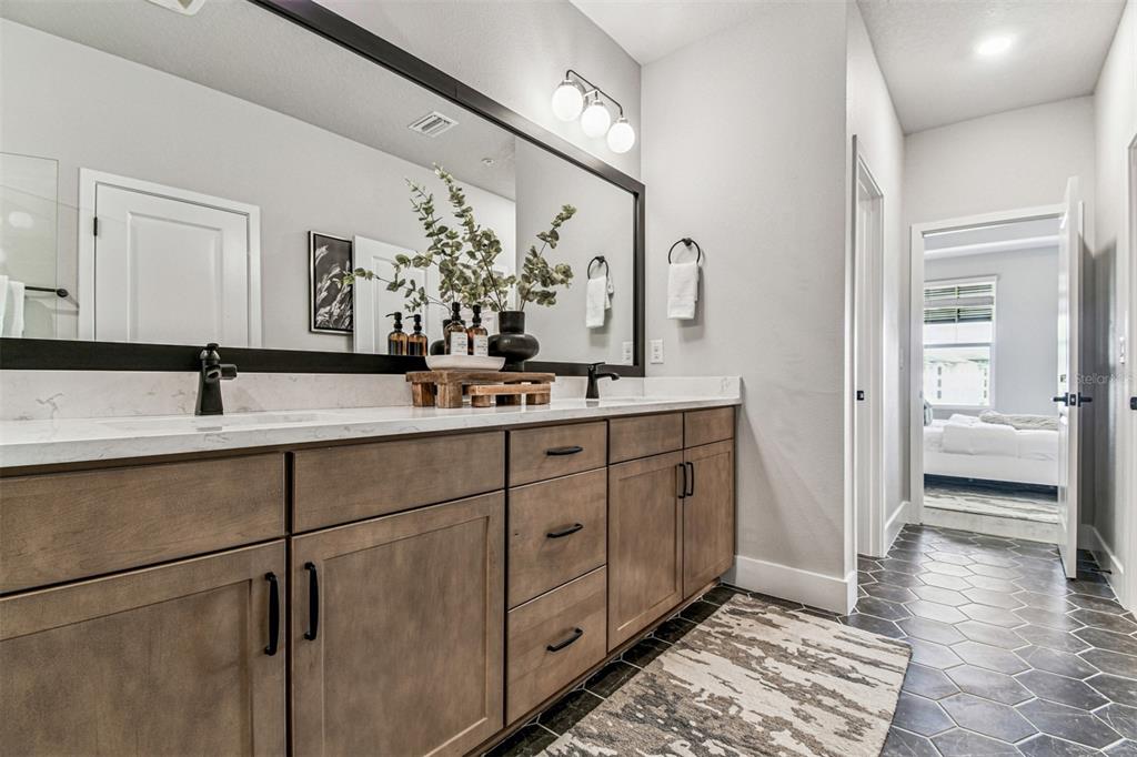 7236 Sutton Lane Sarasota, FL 34240 - Photo 27 of 46