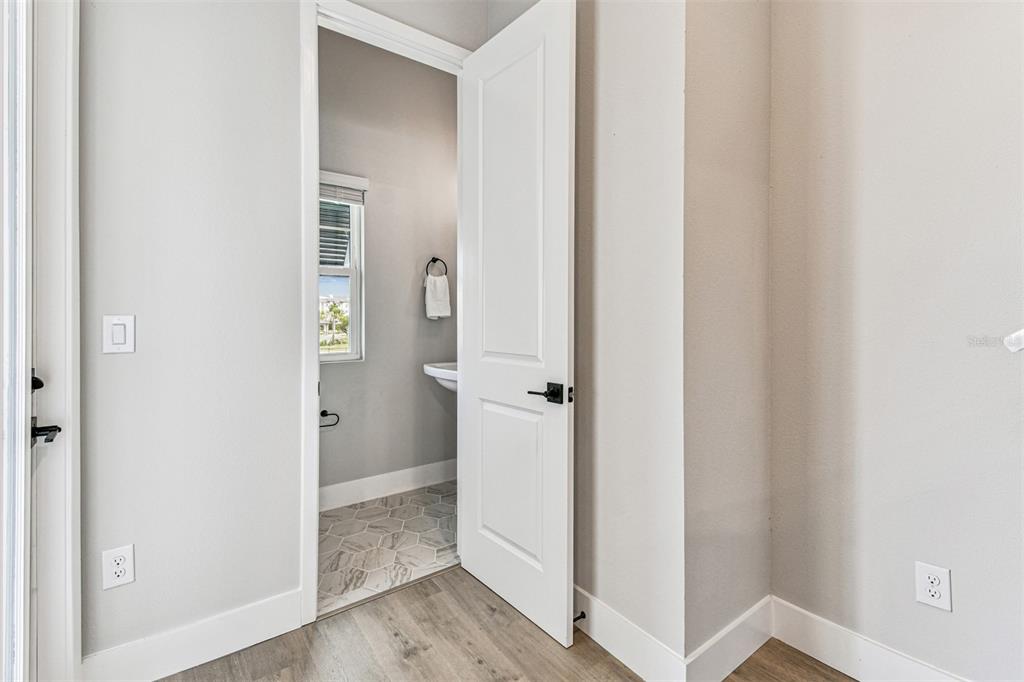 7236 Sutton Lane Sarasota, FL 34240 - Photo 37 of 46