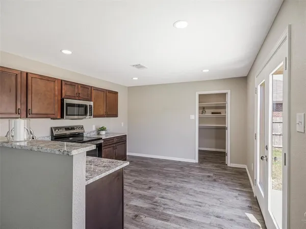 $350,000 | 316 Spurlock Drive, Krum, TX 76249