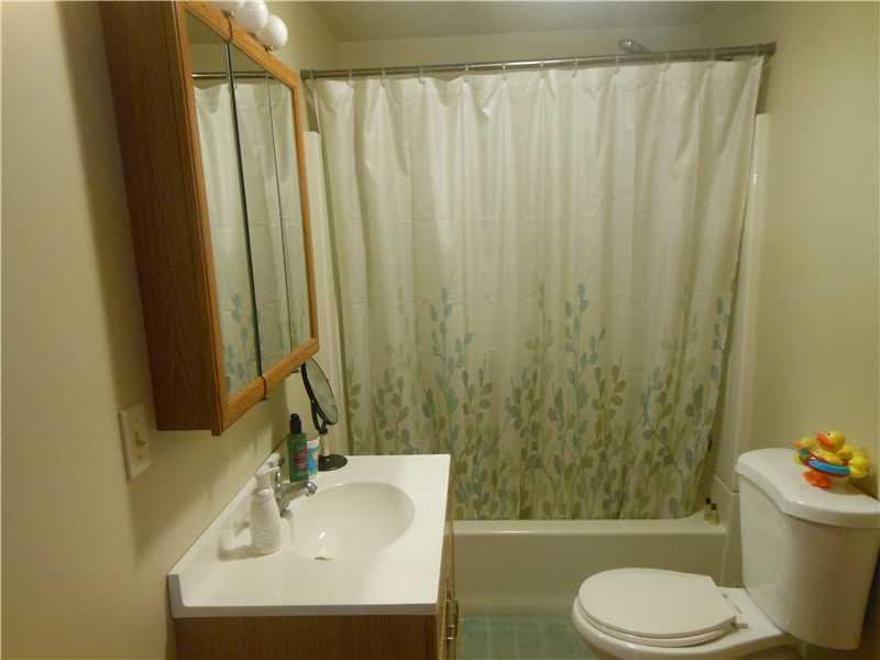694 Glen Eden Road Rochester, PA 15074 - Photo 6 of 19 Full Bath.