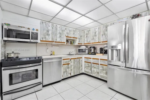 $2,000 | 13499 Biscayne Boulevard, Unit 406, North Miami, FL 33181