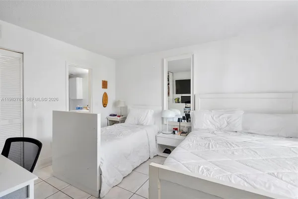 $2,000 | 13499 Biscayne Boulevard, Unit 406, North Miami, FL 33181