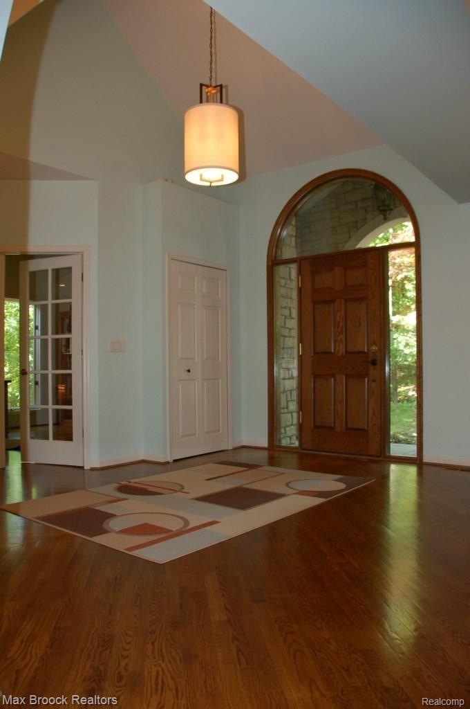 4745 Gallagher Road Rochester, MI 48306 - Photo 4 of 38 Foyer
