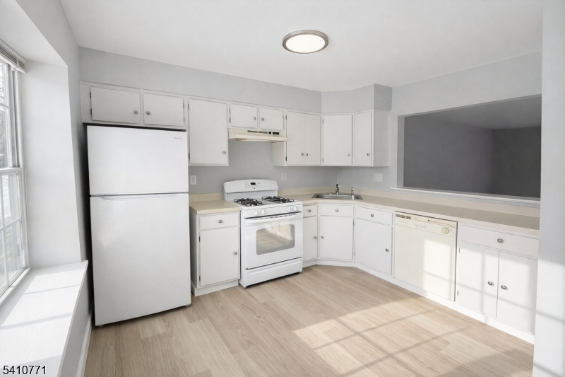 15 Nottingham Way Somerset, NJ 08873 - Photo 4 of 22