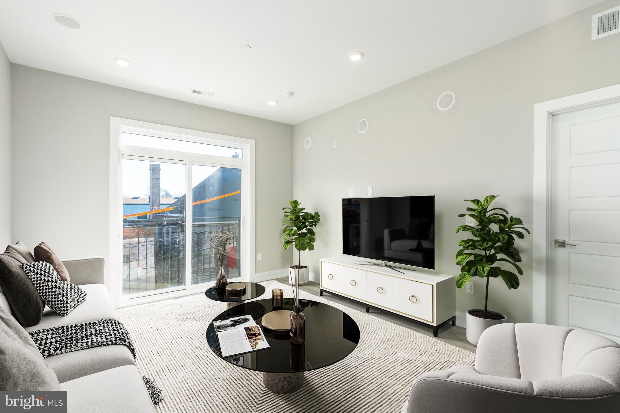 2034 North Front St Unit 2  