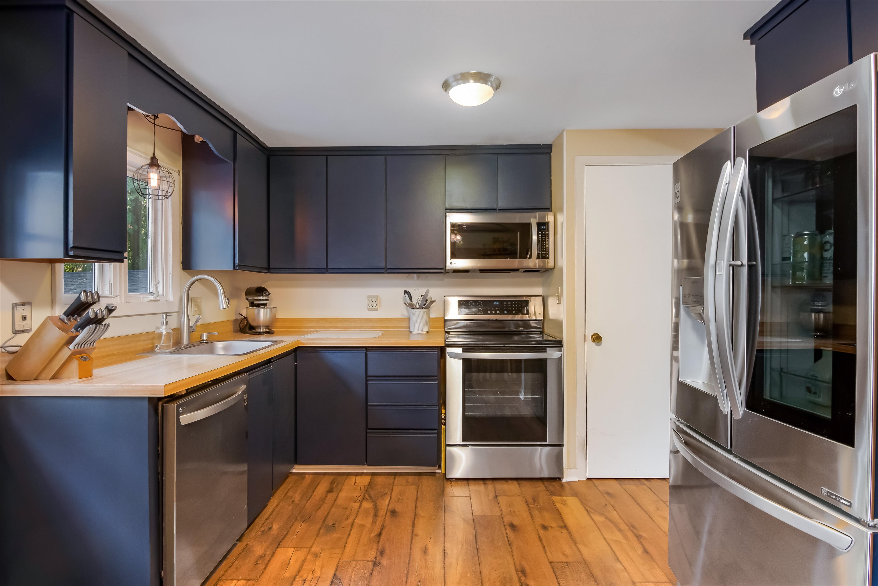 137 North Brownell Road Williston, VT 05495 - Photo 3 of 37