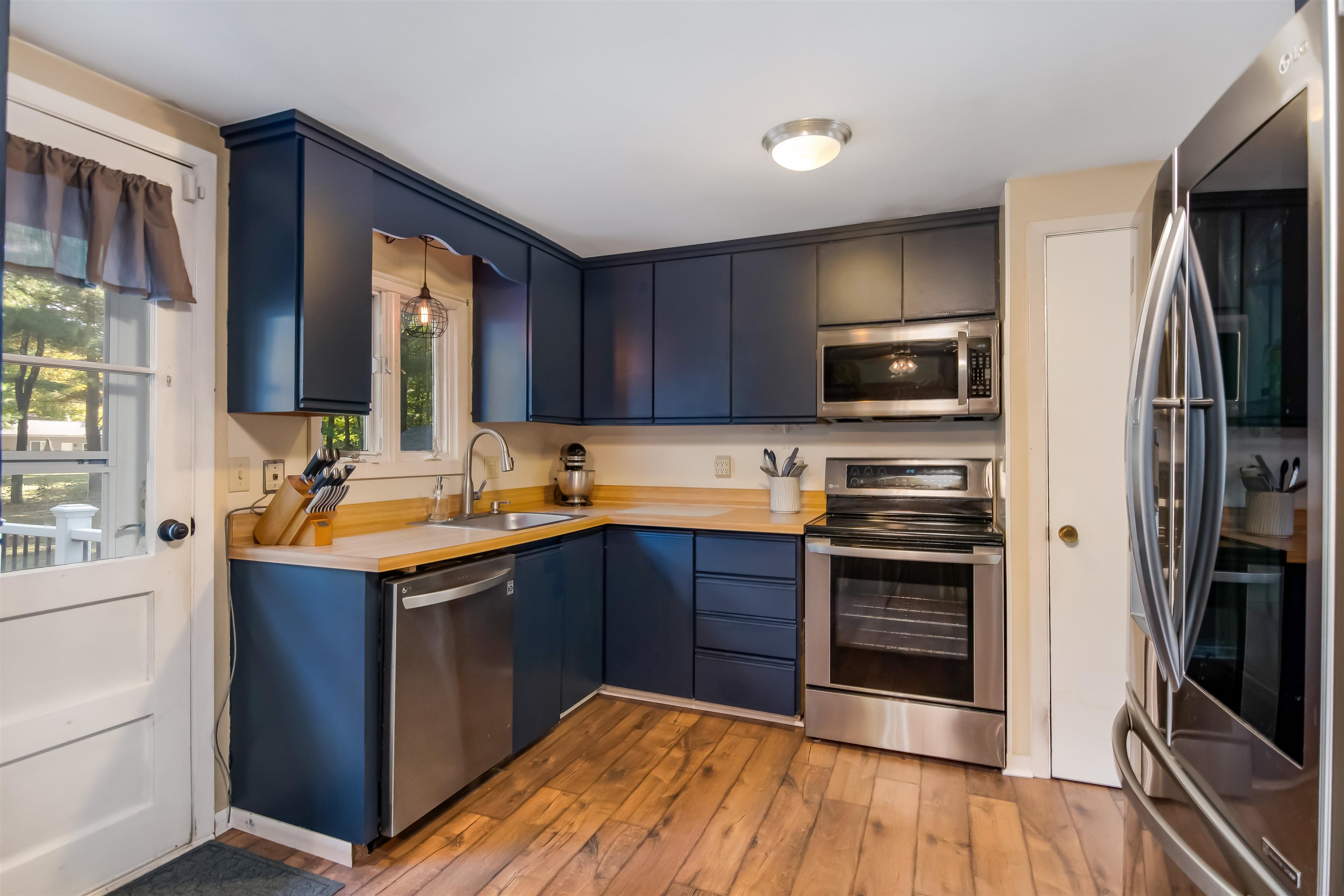 137 North Brownell Road Williston, VT 05495 - Photo 4 of 37