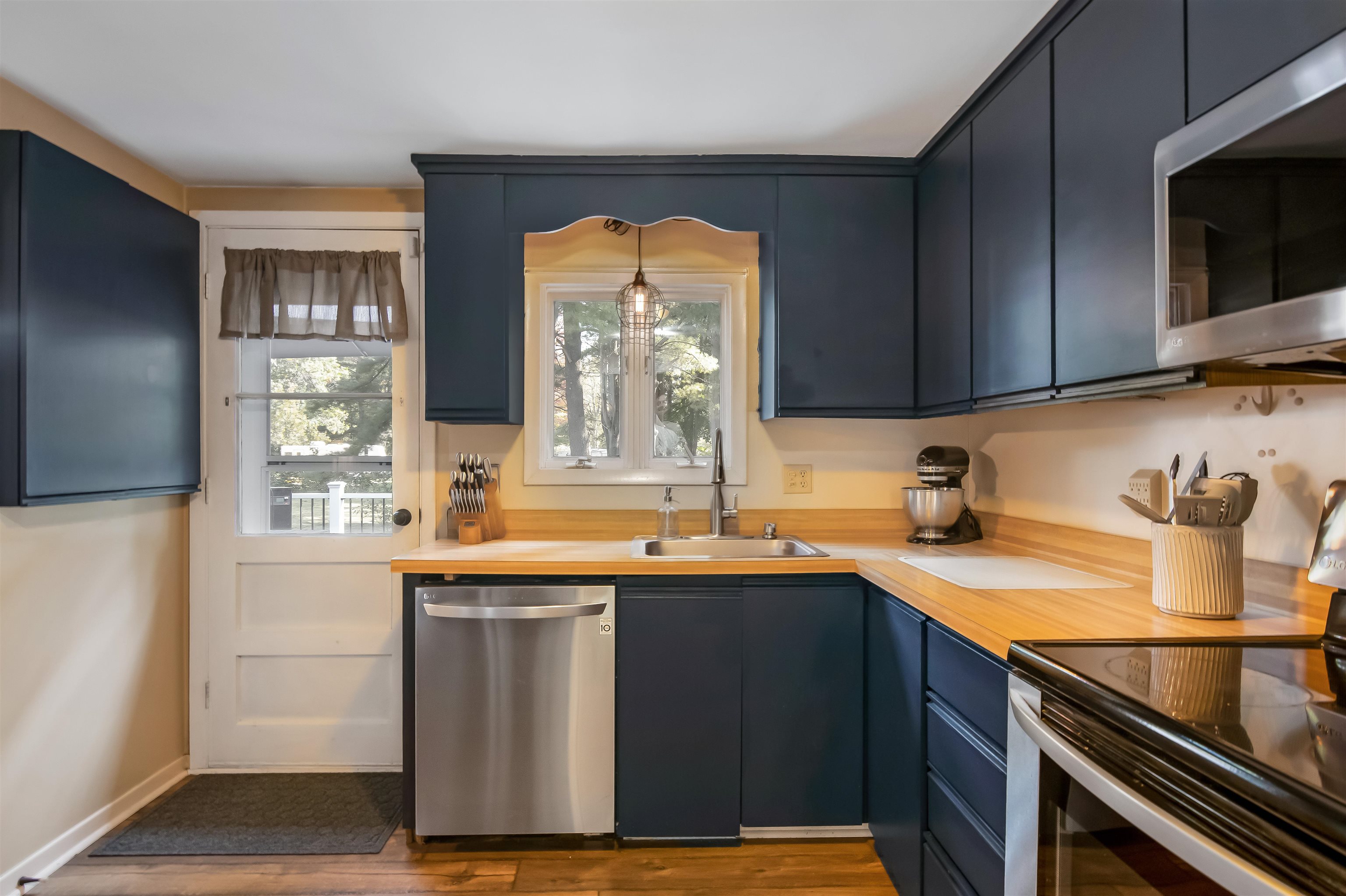 137 North Brownell Road Williston, VT 05495 - Photo 5 of 37