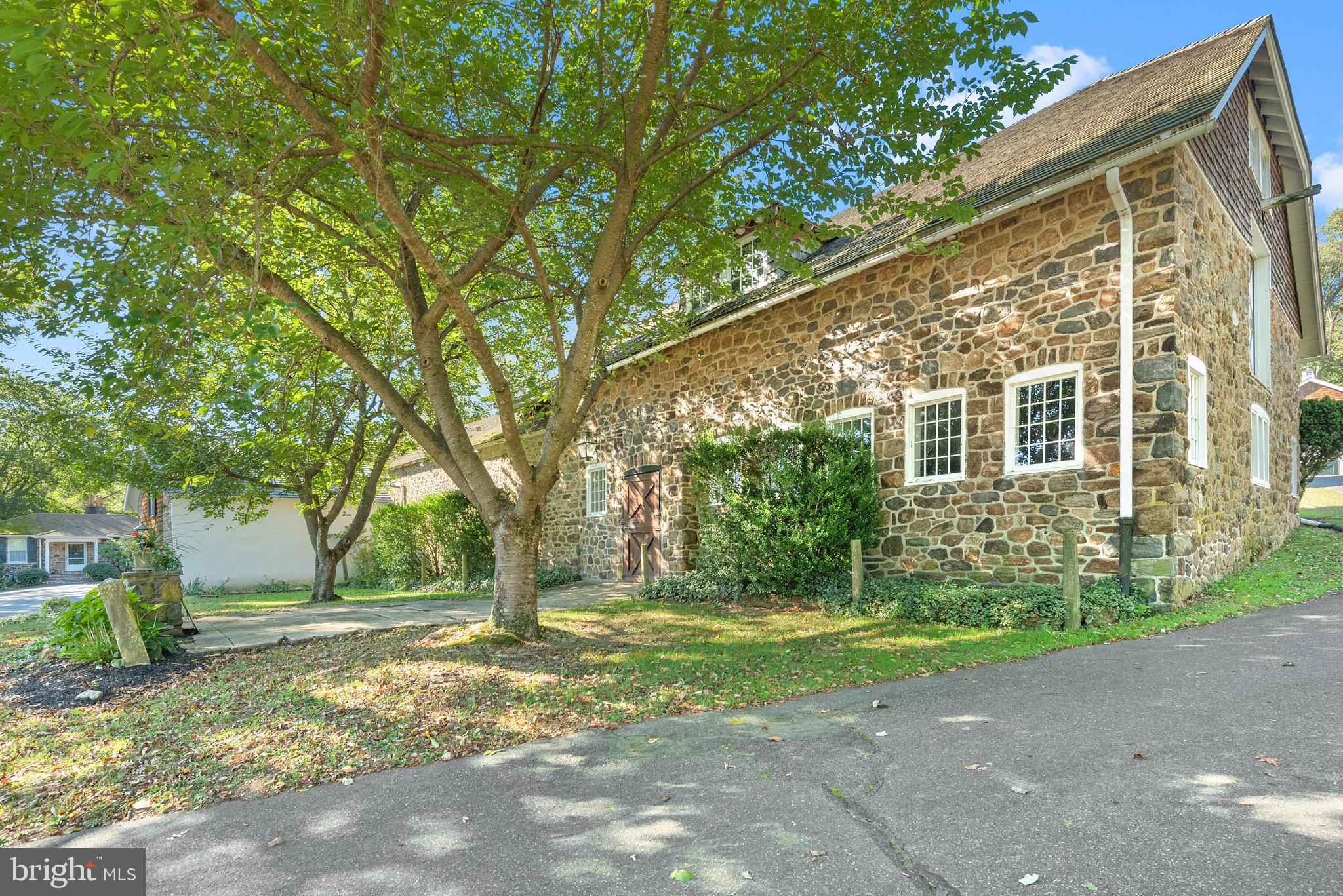 8 Barr Road Malvern, PA 19355 - Photo 5 of 51