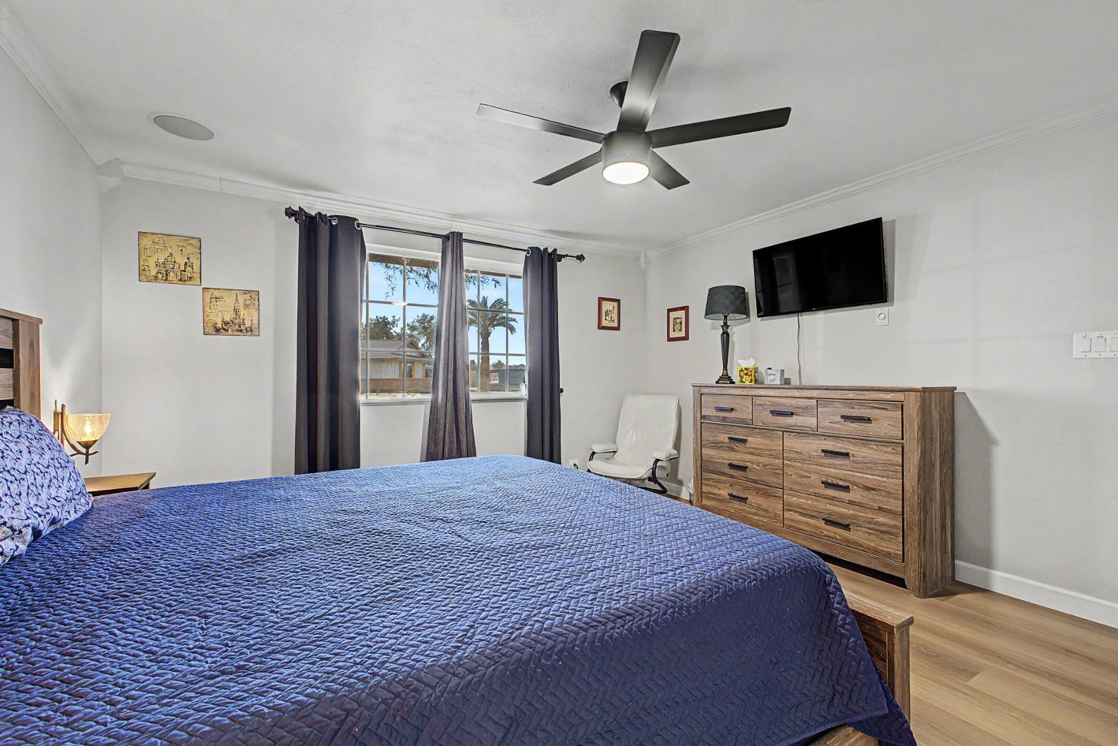 3346 East Cochise Road Phoenix, AZ 85028 - Photo 21 of 40 a bedroom with a bed and a flat screen tv