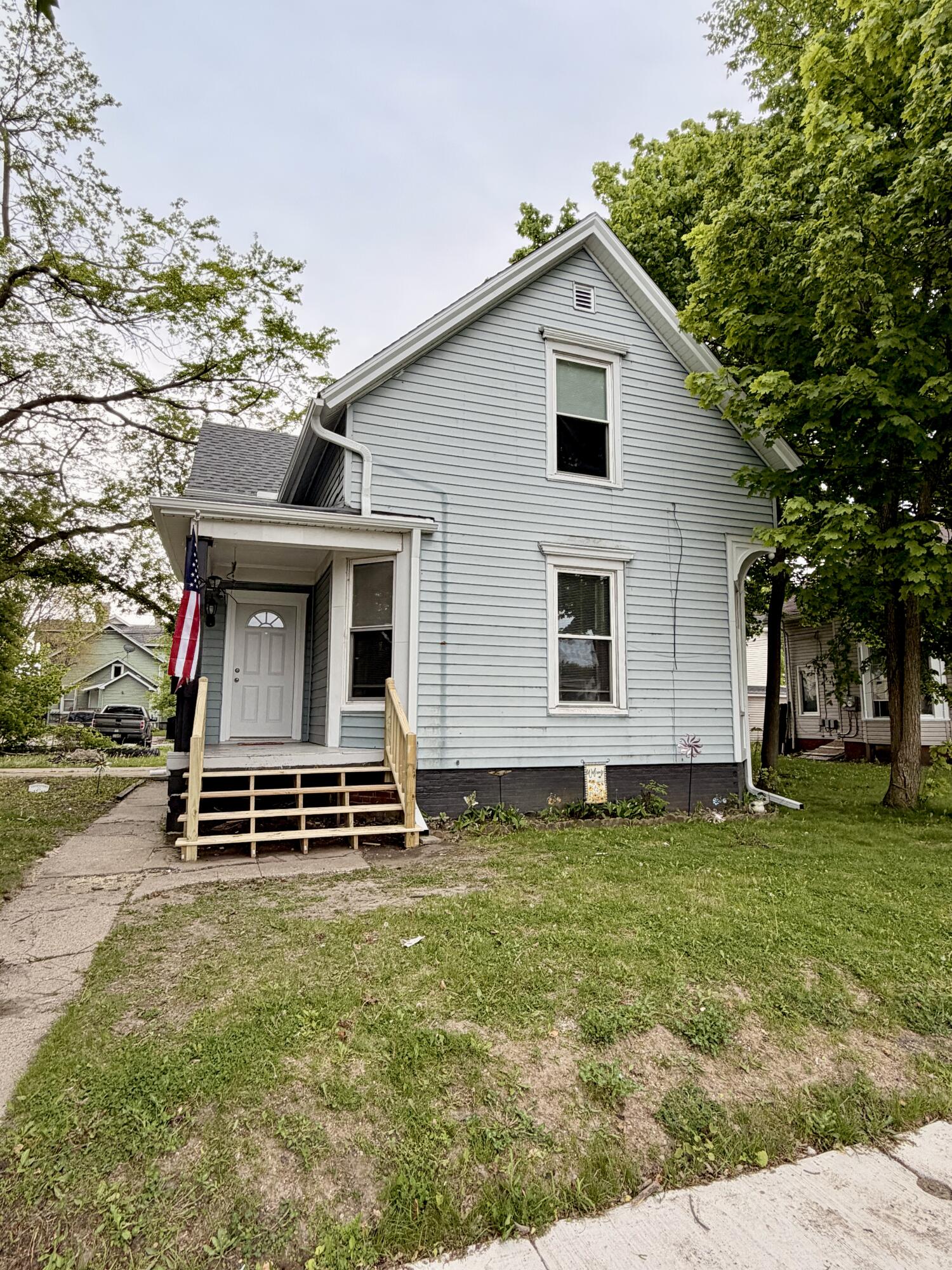 1623 Maple Street Racine, WI 53404 - Photo 2 of 15 1623 Maple St