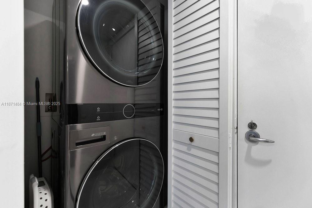 1800 North Bayshore Drive, Unit 614 Miami, FL 33132 - Photo 14 of 29 a close view of cabinet and mirror