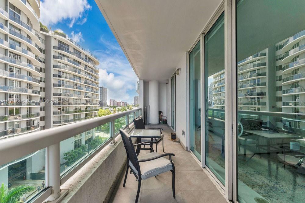 1800 North Bayshore Drive, Unit 614 Miami, FL 33132 - Photo 15 of 29 a view of balcony with couch