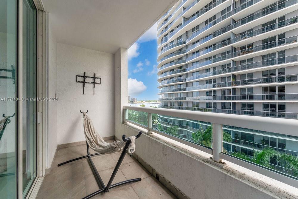 1800 North Bayshore Drive, Unit 614 Miami, FL 33132 - Photo 16 of 29 a view of balcony with furniture