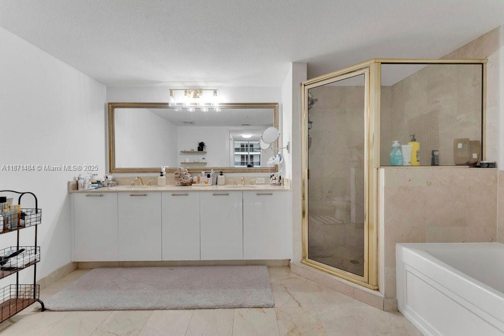 1800 North Bayshore Drive, Unit 614 Miami, FL 33132 - Photo 10 of 29 a bathroom with a tub sink and mirror