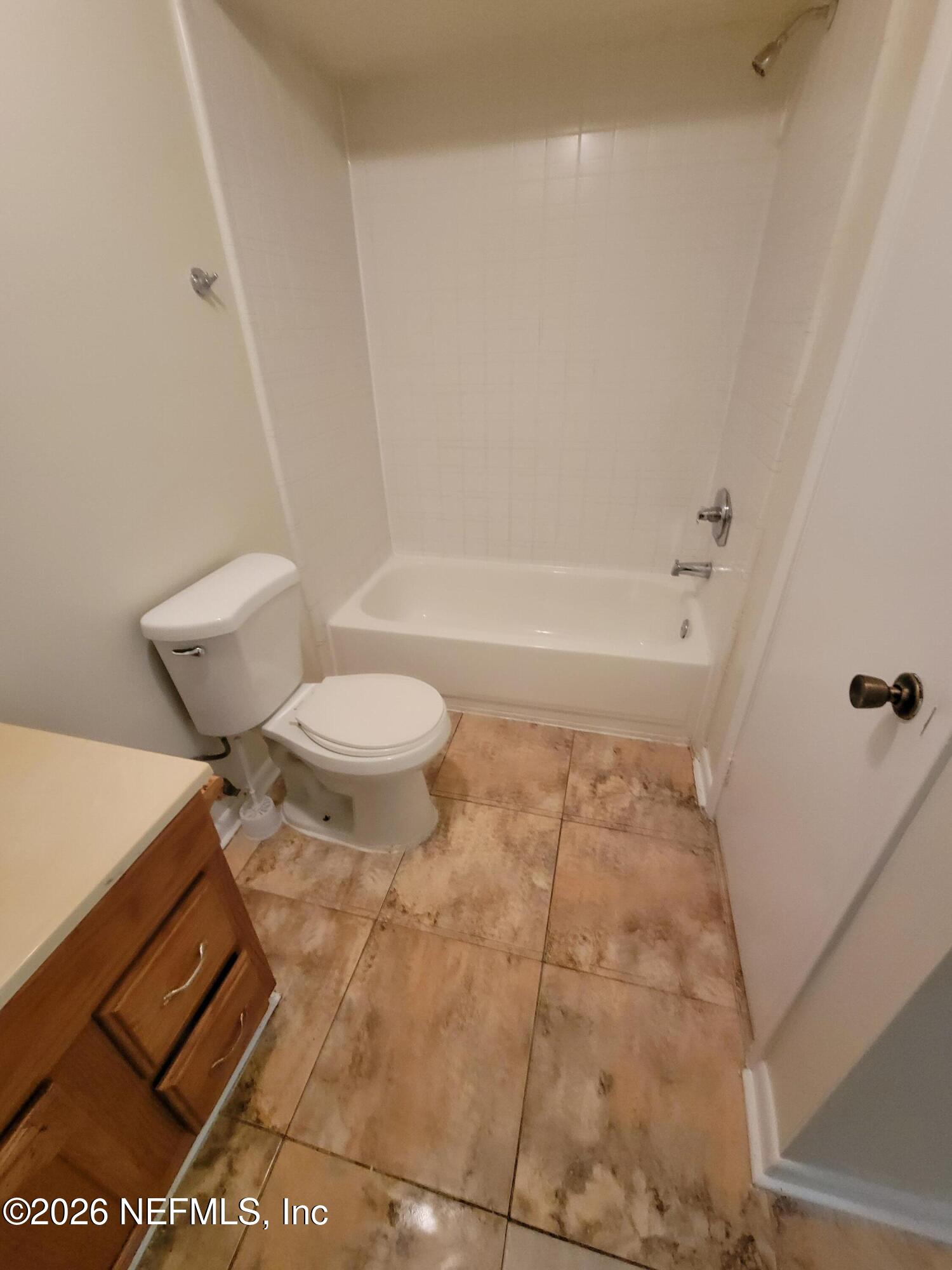 2192 Inwood Terrace, Unit 1 Jacksonville, FL 32207 - Photo 7 of 10 full bath_