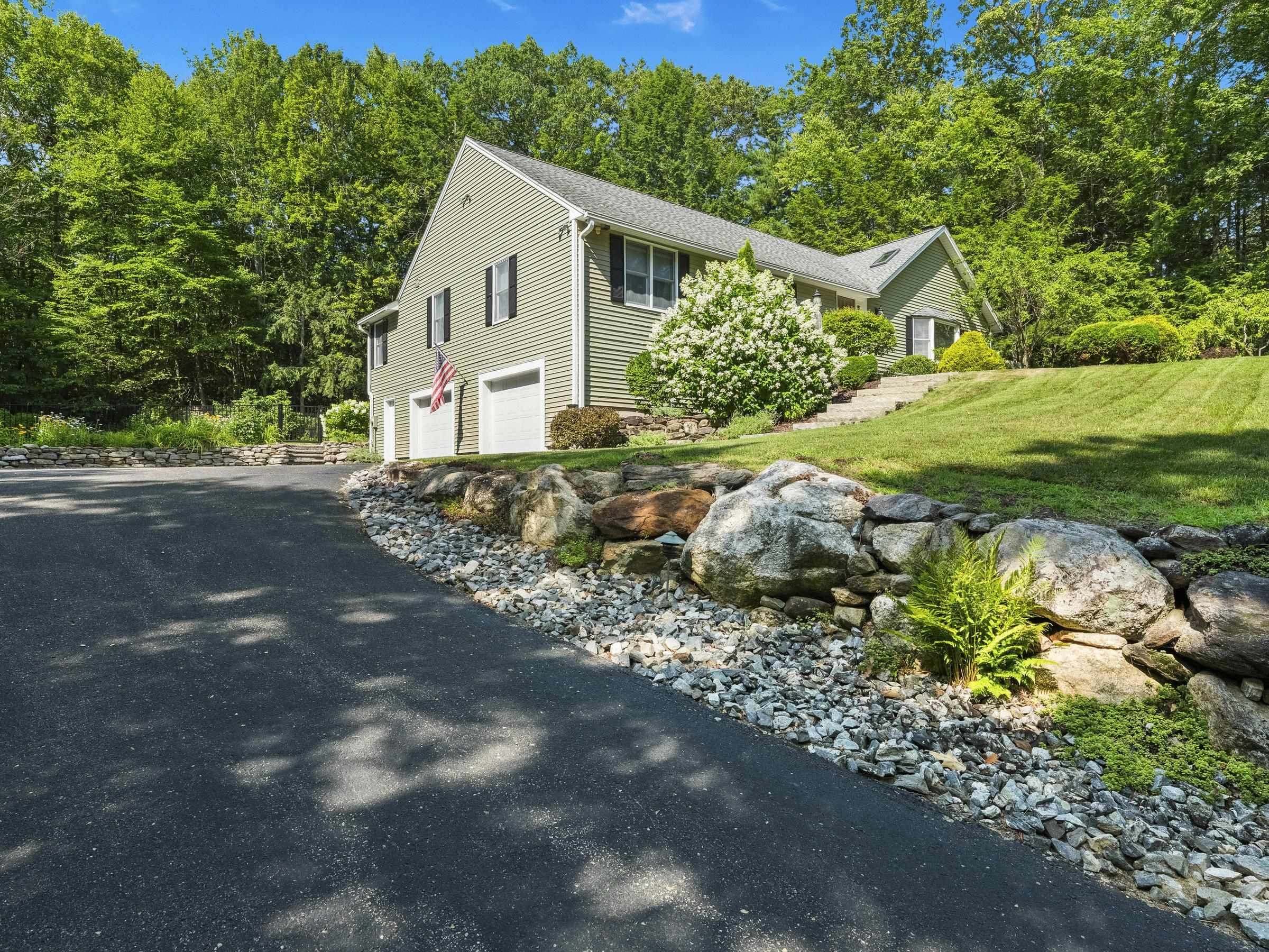 68 Birkdale Road Bedford, NH 03110 - Photo 4 of 33 Gallery Image 4