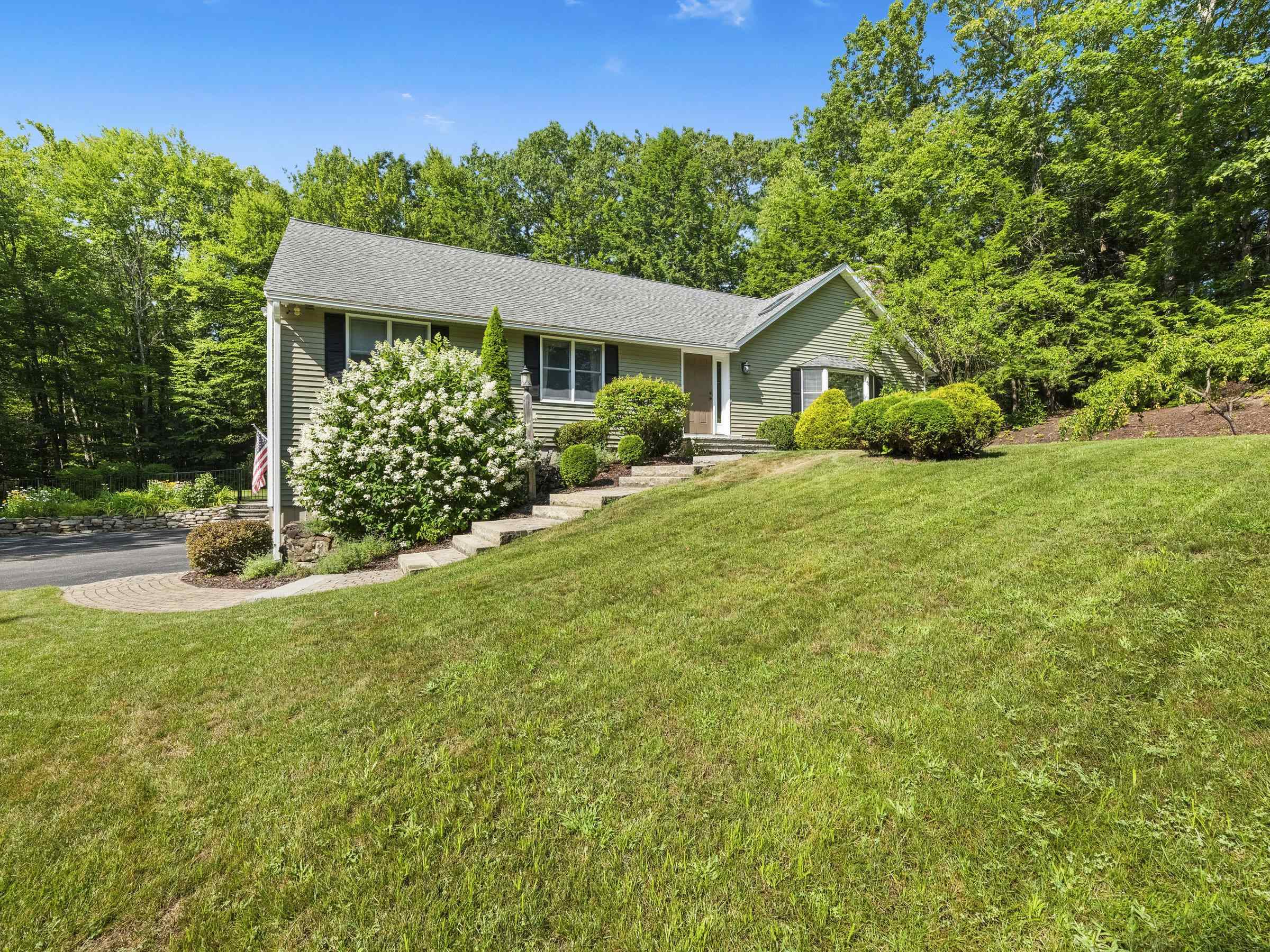 68 Birkdale Road Bedford, NH 03110 - Photo 5 of 33 Gallery Image 5