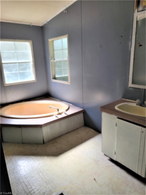 605 Tall Tree Road Clemmons, NC 27012 - Photo 6 of 21 Master bath