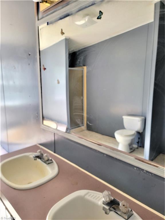 605 Tall Tree Road Clemmons, NC 27012 - Photo 7 of 21 Master bath vanity