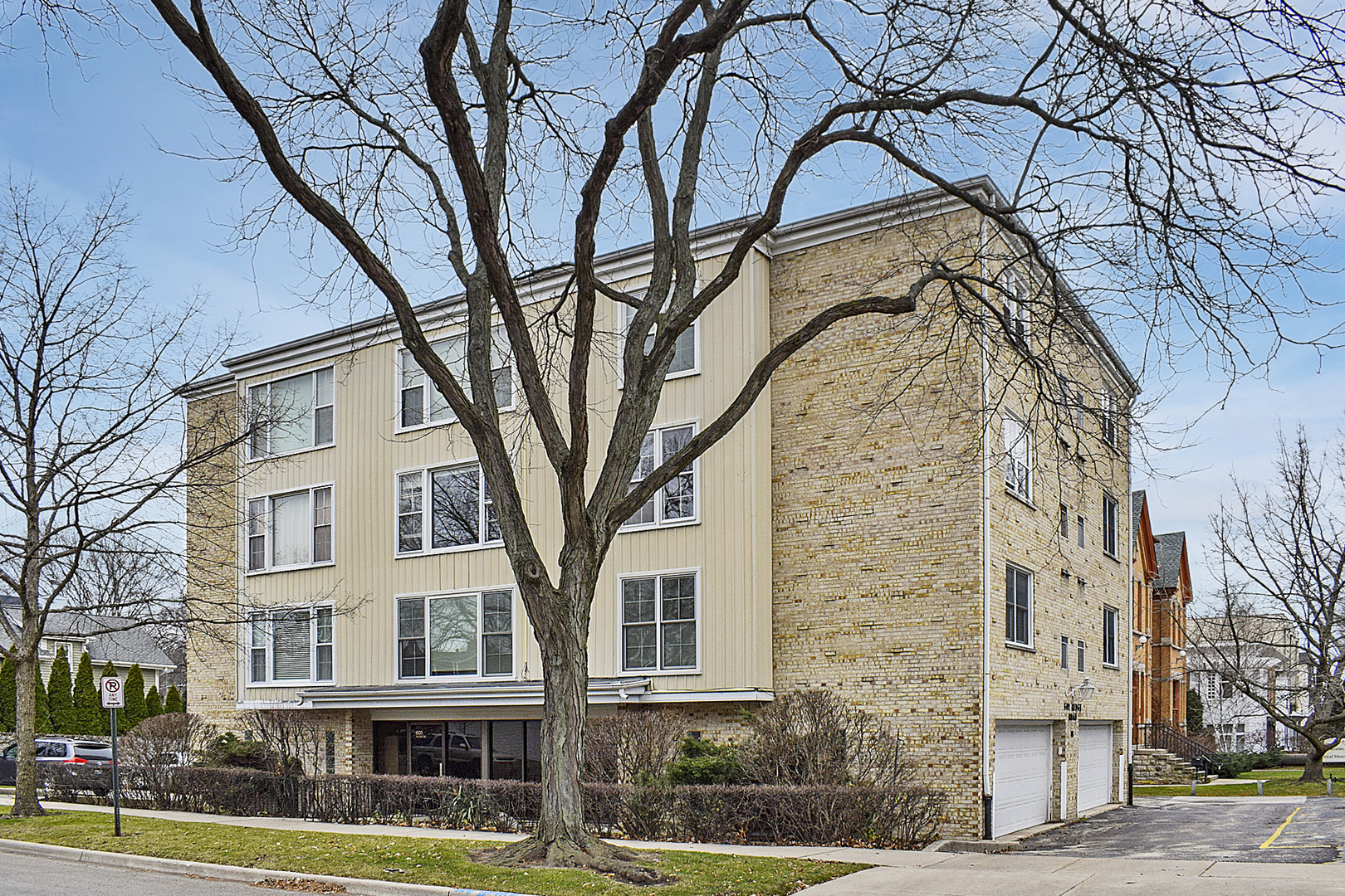 601 Ridge Road, Unit 201 Wilmette, IL 60091 - Photo 2 of 22