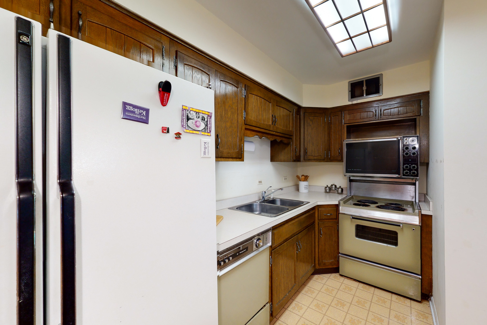 601 Ridge Road, Unit 201 Wilmette, IL 60091 - Photo 14 of 22