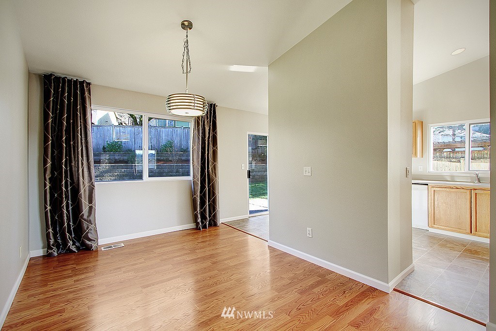 2409 211th Street Southeast Bothell, WA 98021 - Photo 4 of 20
