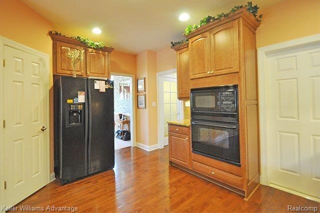 24875 Reeds Pointe Drive Novi, MI 48374 - Photo 4 of 25 4_Kitchen_1-3.jpg