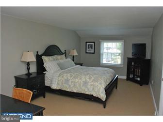 562 Tarrington Road Cherry Hill, NJ 08034 - Photo 9 of 12 Gallery Image 9