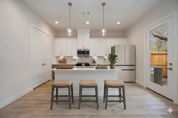 $2,400 | 6108 De Campo Street, Houston, TX 77091