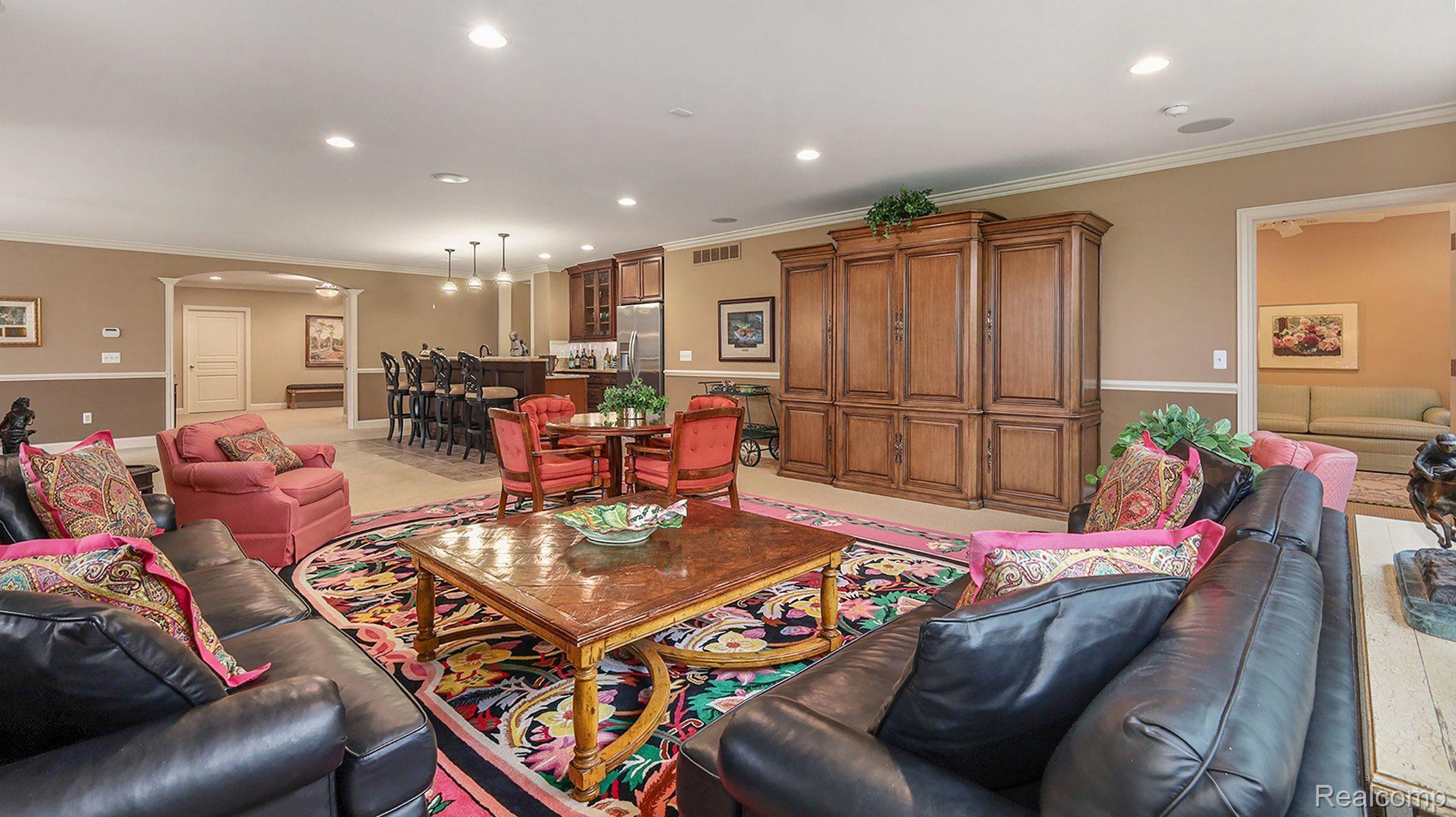 547 City View Court, Unit 30 Rochester, MI 48306 - Photo 41 of 47 Lower Level Rec Room & Bar