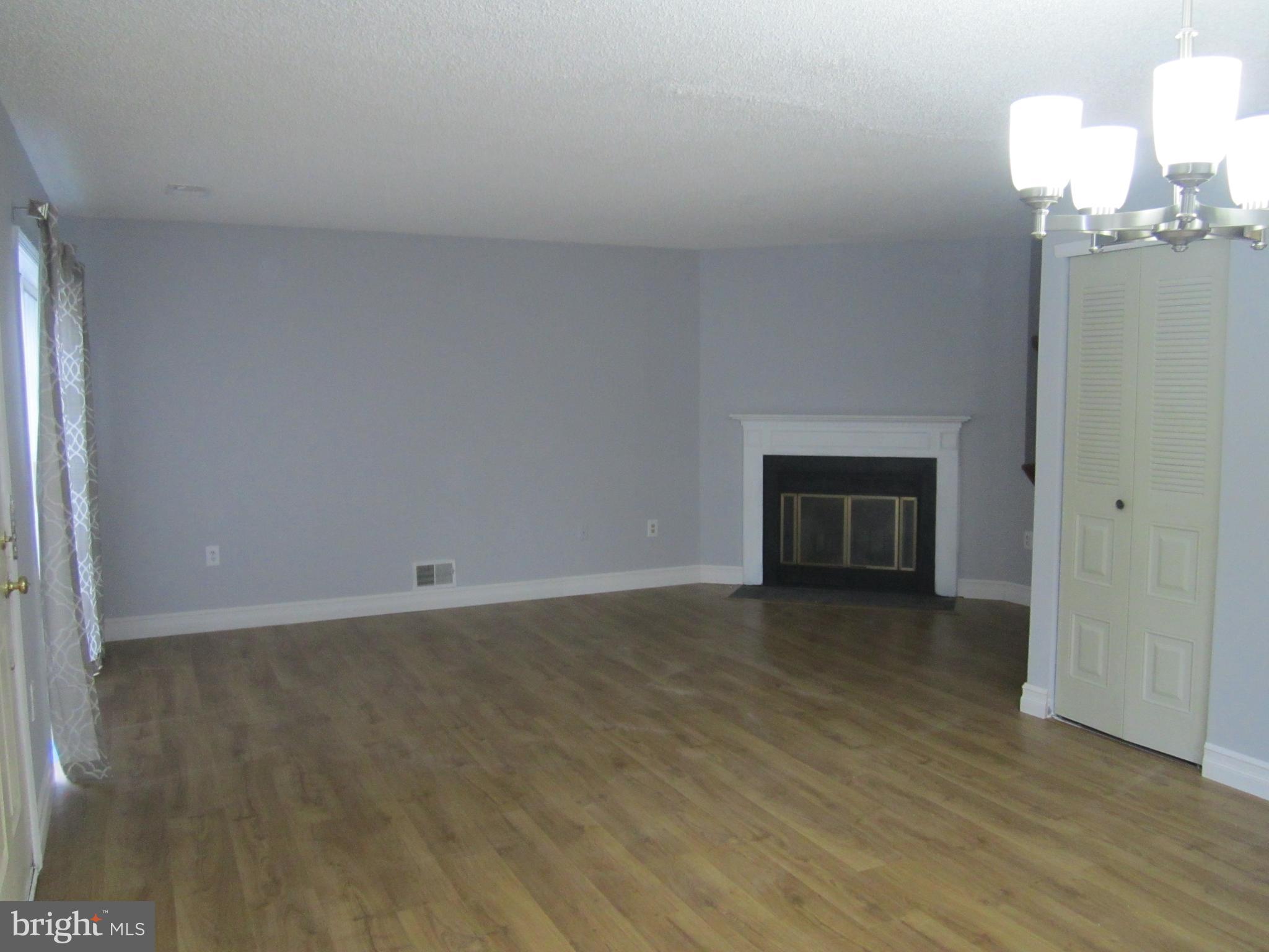 92 Versailles Court Hamilton, NJ 08619 - Photo 3 of 28