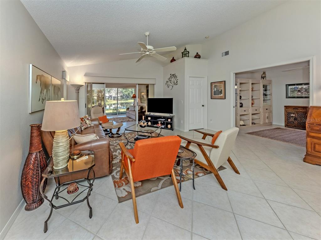 575 Clubside Circle, Unit 35 Venice, FL 34293 - Photo 11 of 79
