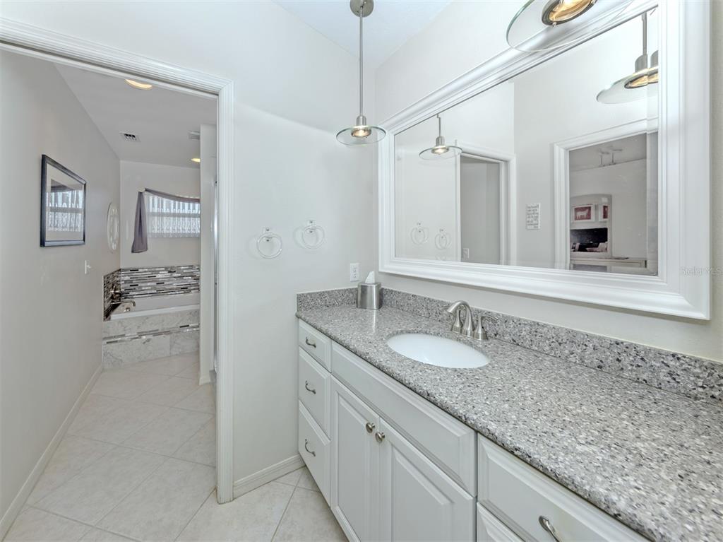 575 Clubside Circle, Unit 35 Venice, FL 34293 - Photo 18 of 79