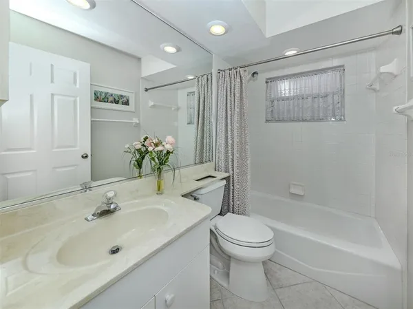 $379,000 | 575 Clubside Circle, Unit 35, Venice, FL 34293