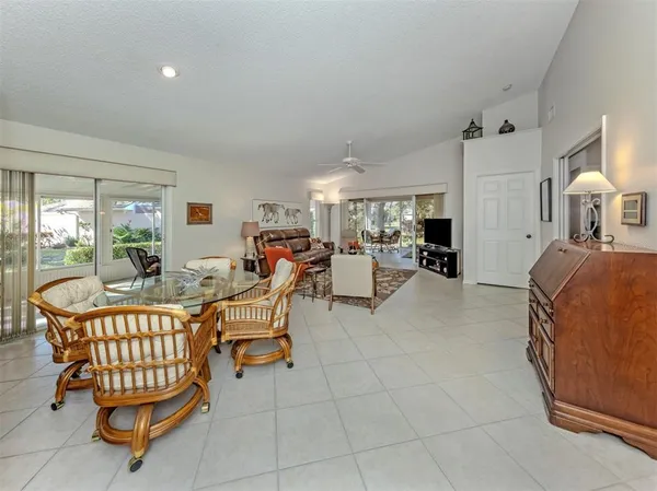 $379,000 | 575 Clubside Circle, Unit 35, Venice, FL 34293